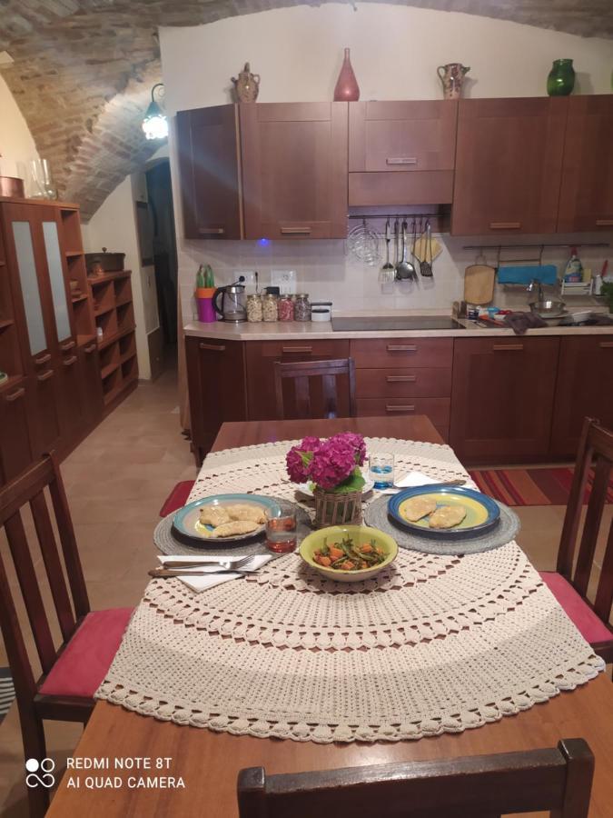 Casa Vacanza Todi Antica Eksteriør billede