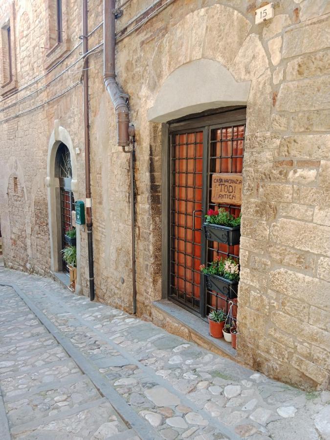 Casa Vacanza Todi Antica Eksteriør billede